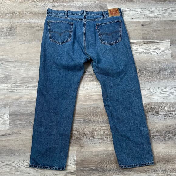 Levi’s 505 Regular Fit Jeans W42 L32 Zip Fly Straight Leg Medium Wash - Picture 4 of 7